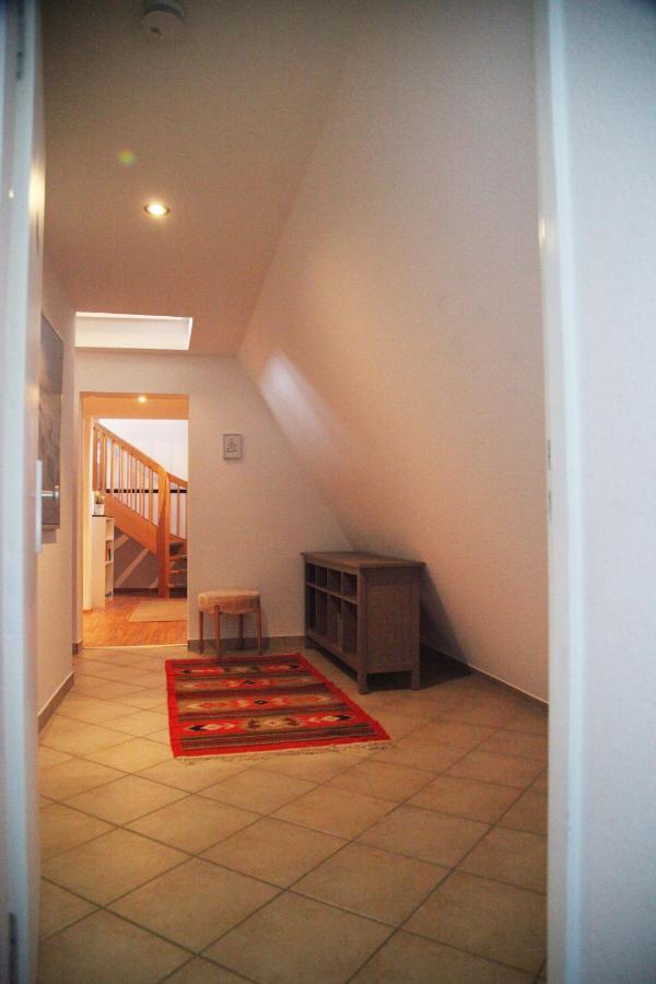 Wunderschoene Dachgeschoss - Maisonette Rostock Exterior foto